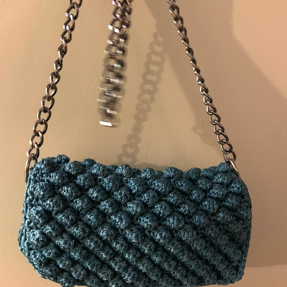 Crochet handmade shoulder bag & silver tone strap